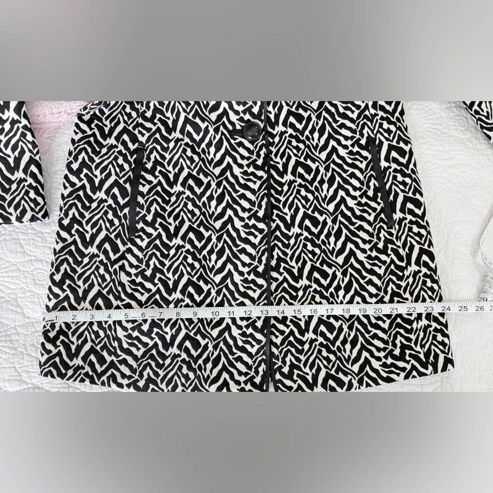 PRELOVED SZ 2 Chico's Black and White Patterned Long Jacket Blazer - Picture 9 of 11